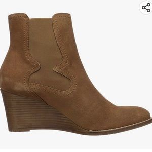 BRAND NEW—Andre Assous Palmer Suede Boot
